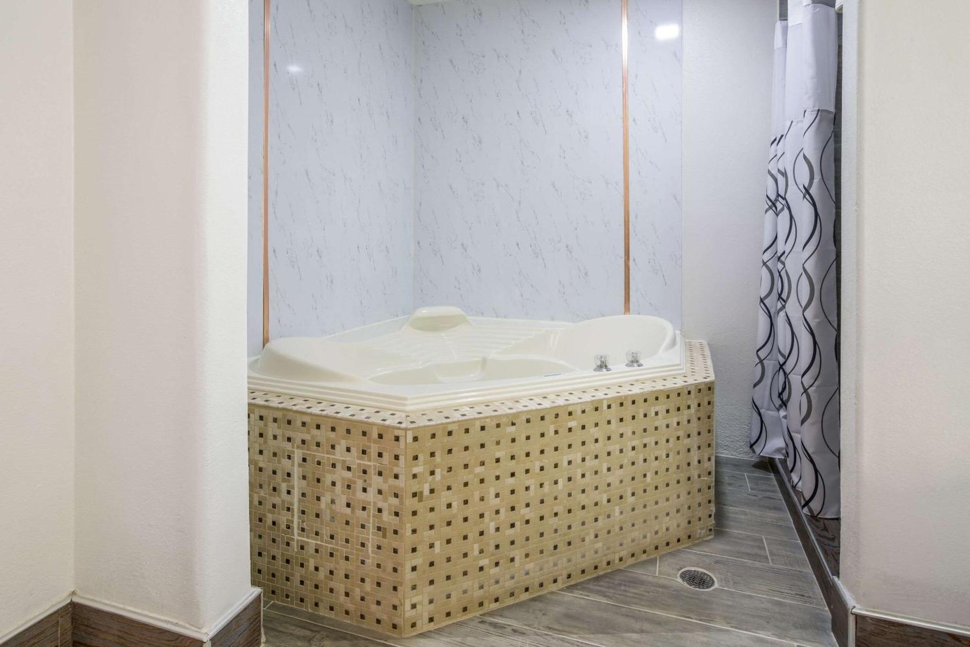 The Leo Collection Detroit, Ascend Hotel Collection Lincoln Park Ngoại thất bức ảnh