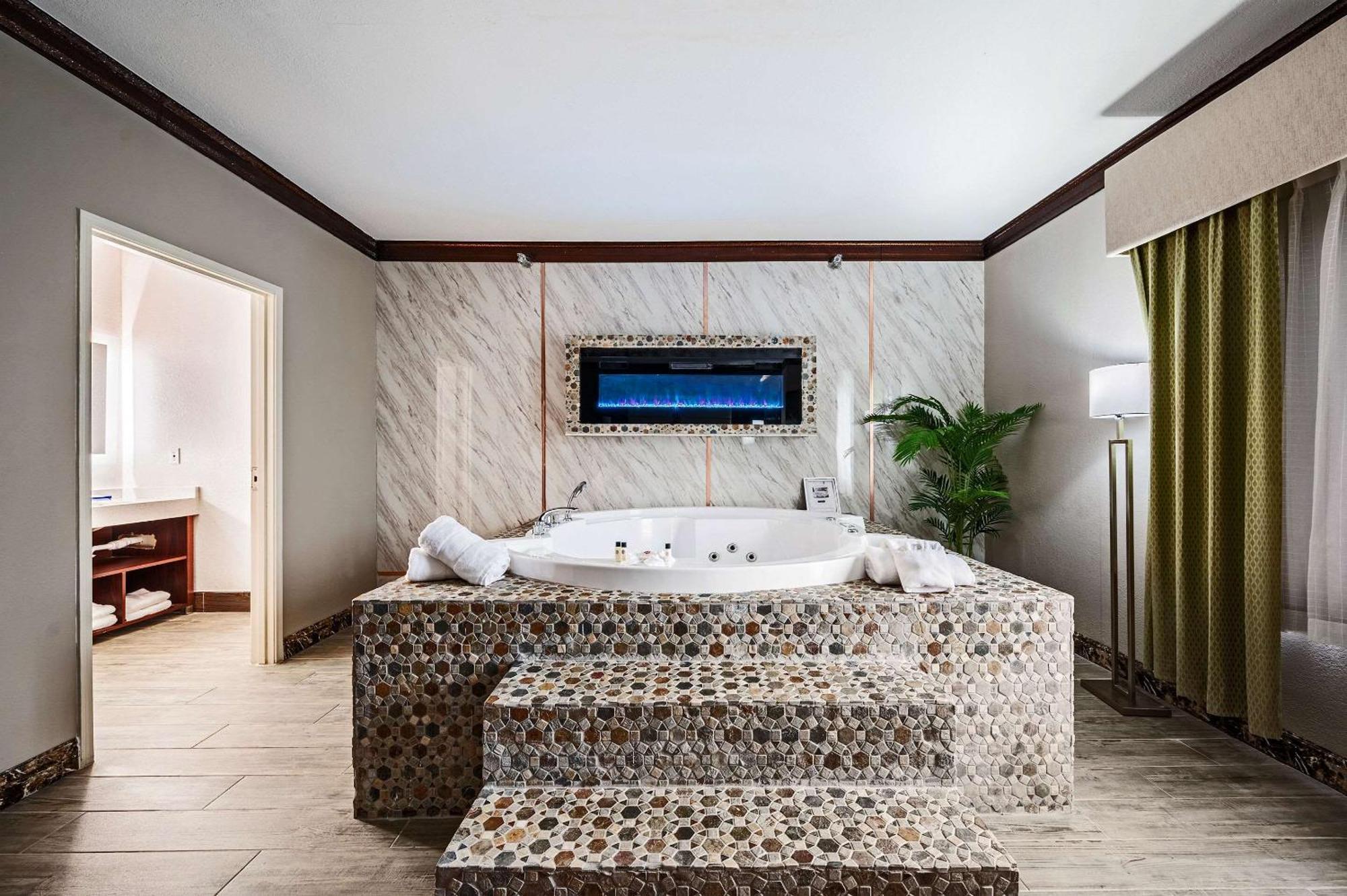 The Leo Collection Detroit, Ascend Hotel Collection Lincoln Park Ngoại thất bức ảnh