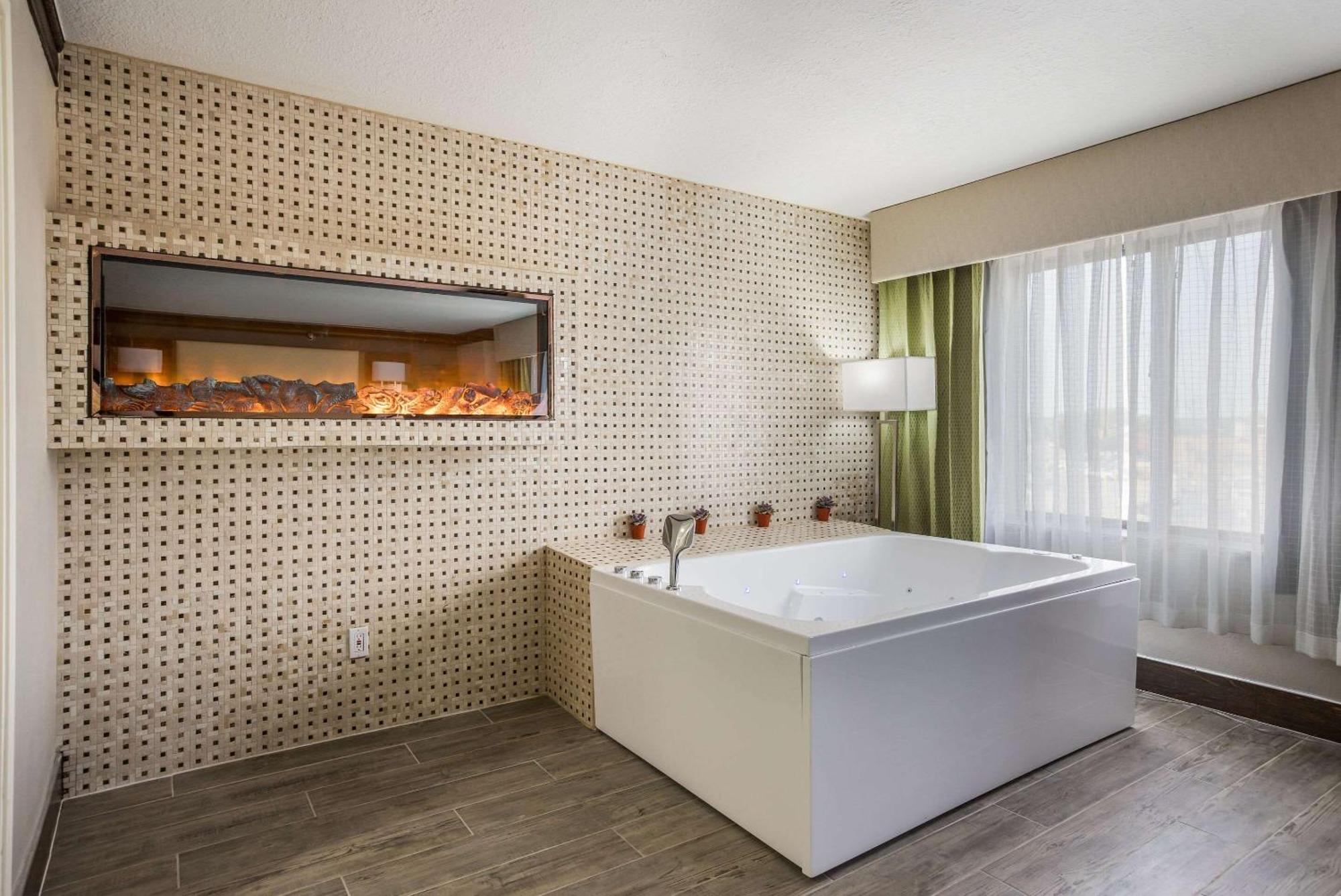 The Leo Collection Detroit, Ascend Hotel Collection Lincoln Park Ngoại thất bức ảnh